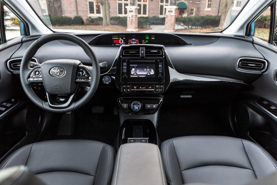 Торпедо Toyota Prius XLE AWD-e 2019 года  (NA) (фото 23 из 40)